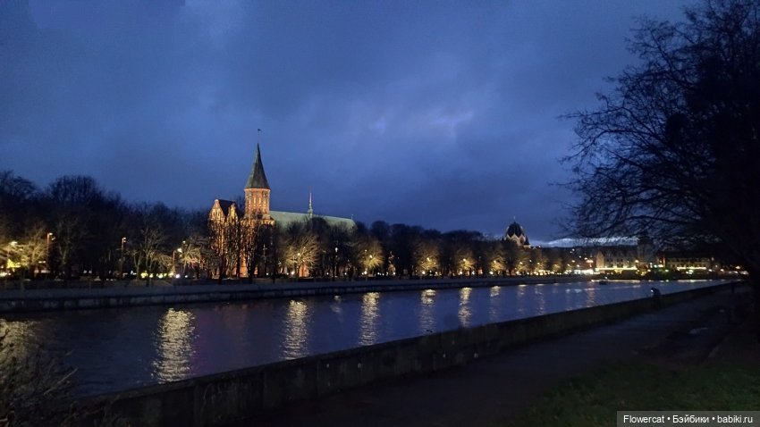 Красные лошадки уже близко))) или неспешная прогулка Никиты и Ярославы - побудем туристами))