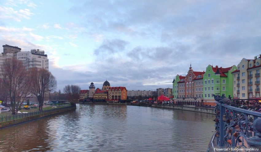 Красные лошадки уже близко))) или неспешная прогулка Никиты и Ярославы - побудем туристами))
