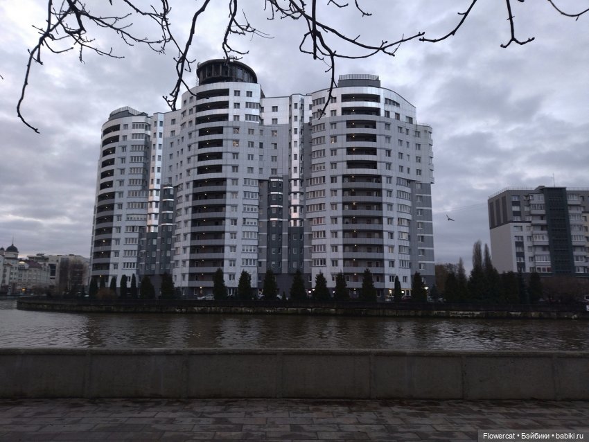 Красные лошадки уже близко))) или неспешная прогулка Никиты и Ярославы - побудем туристами))