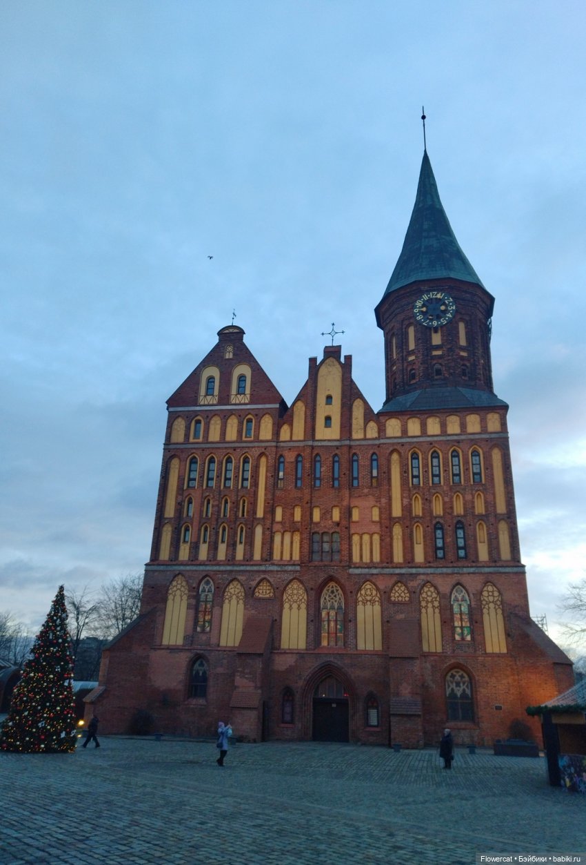 Красные лошадки уже близко))) или неспешная прогулка Никиты и Ярославы - побудем туристами))