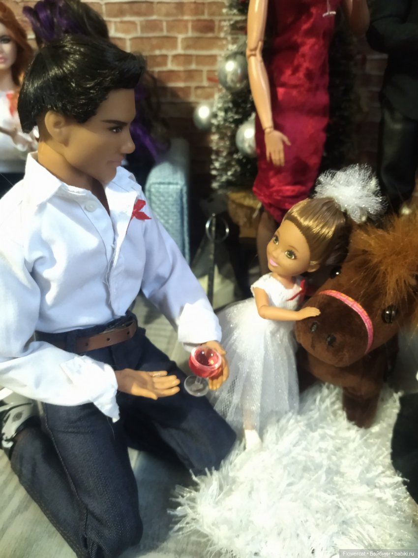 К нам пришел Дед Мороз, он подарки нам принес или Анькино счастье)))