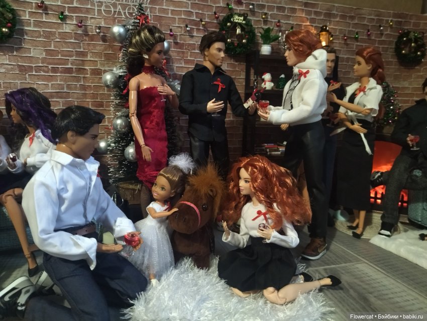 К нам пришел Дед Мороз, он подарки нам принес или Анькино счастье)))