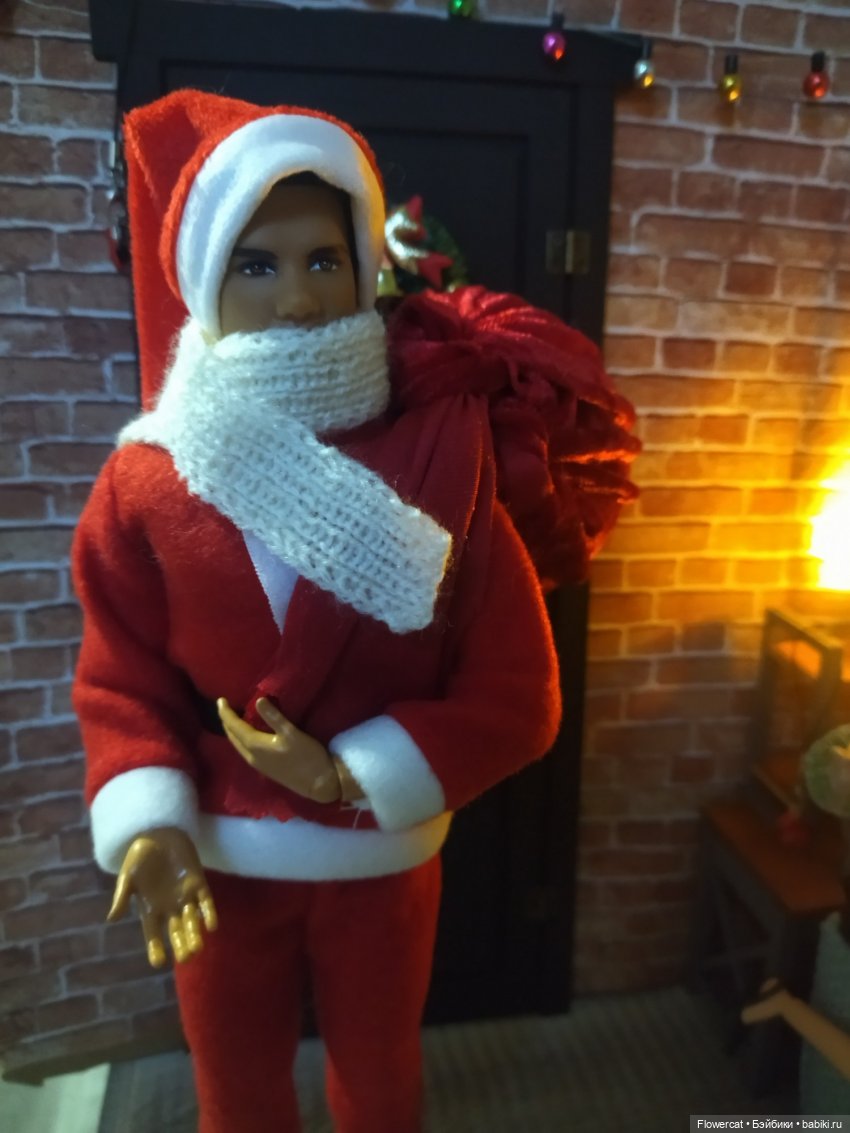 К нам пришел Дед Мороз, он подарки нам принес или Анькино счастье)))