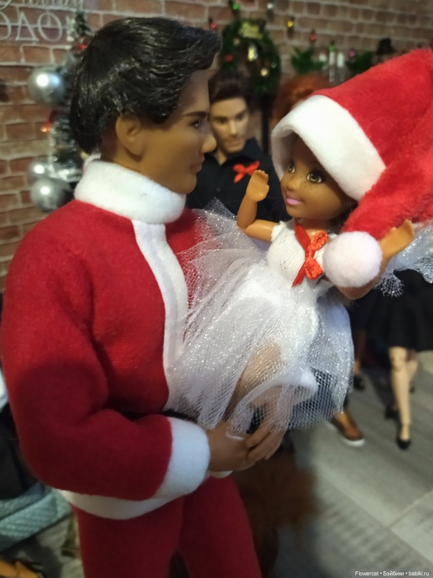 К нам пришел Дед Мороз, он подарки нам принес или Анькино счастье)))