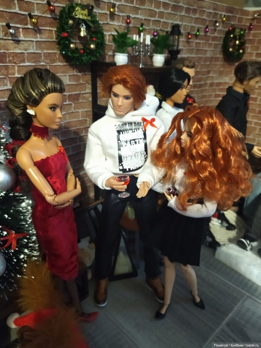 К нам пришел Дед Мороз, он подарки нам принес или Анькино счастье)))