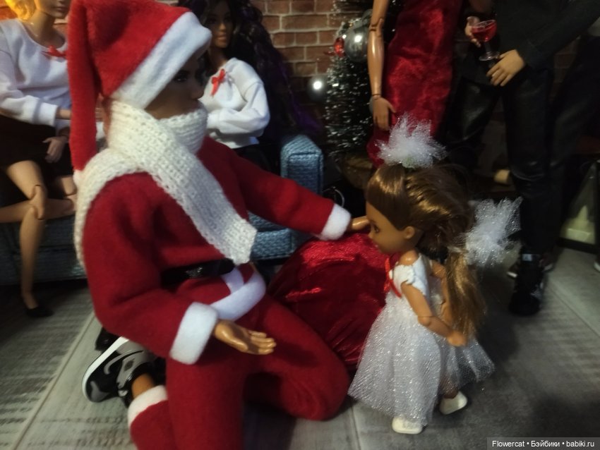 К нам пришел Дед Мороз, он подарки нам принес или Анькино счастье))) (фото 4)