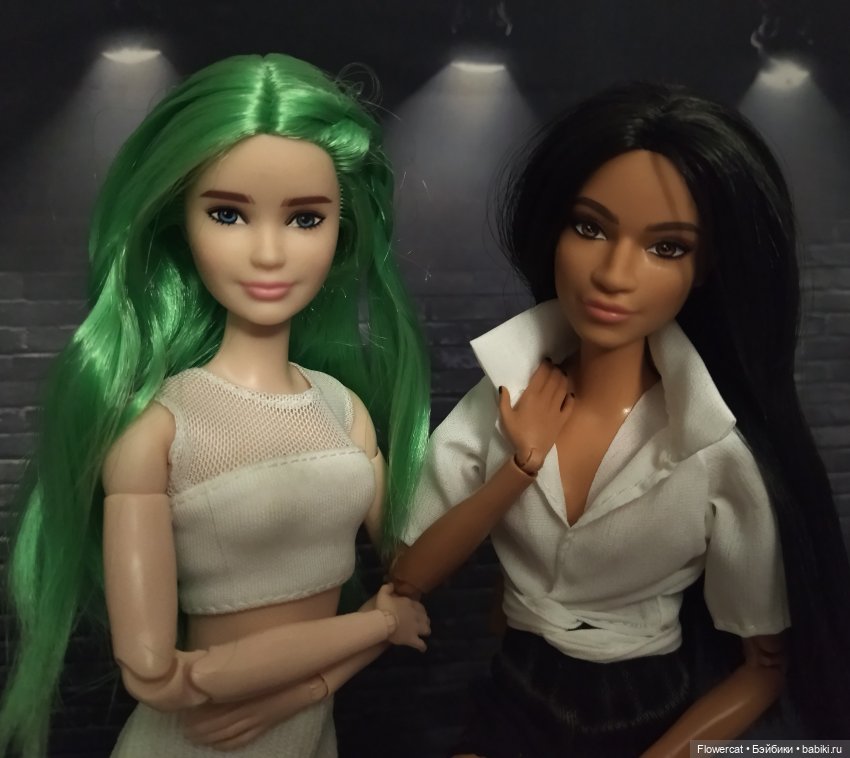 Мои самсебешные новогодние подарочки) Карина и Марта