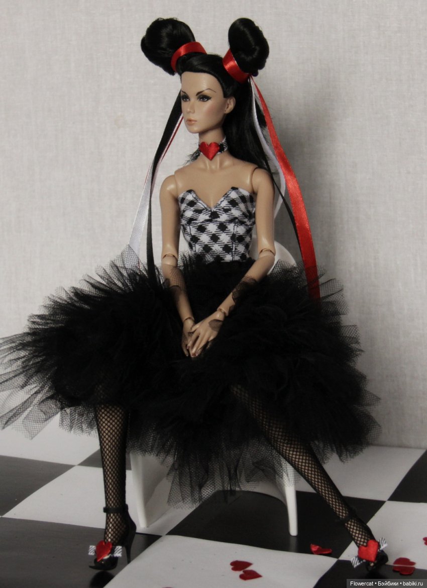 LOVE IS...Сыграть с ним в шахматы