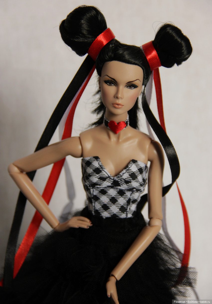 LOVE IS...Сыграть с ним в шахматы