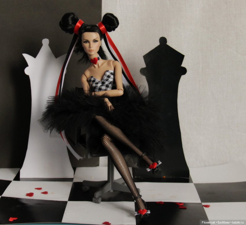 LOVE IS...Сыграть с ним в шахматы