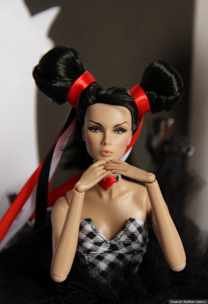 LOVE IS...Сыграть с ним в шахматы