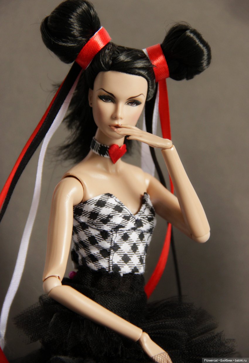 LOVE IS...Сыграть с ним в шахматы