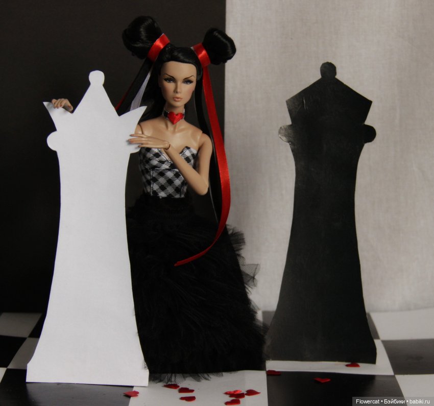 LOVE IS...Сыграть с ним в шахматы