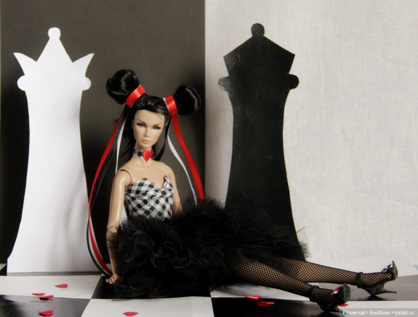 LOVE IS...Сыграть с ним в шахматы