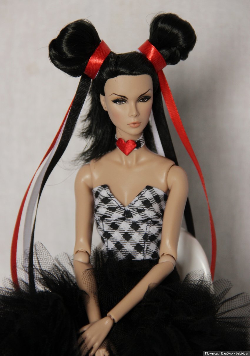 LOVE IS...Сыграть с ним в шахматы