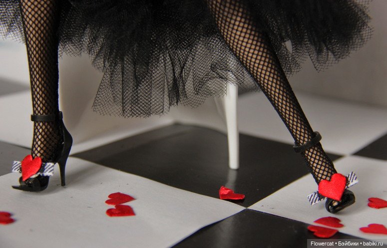 LOVE IS...Сыграть с ним в шахматы