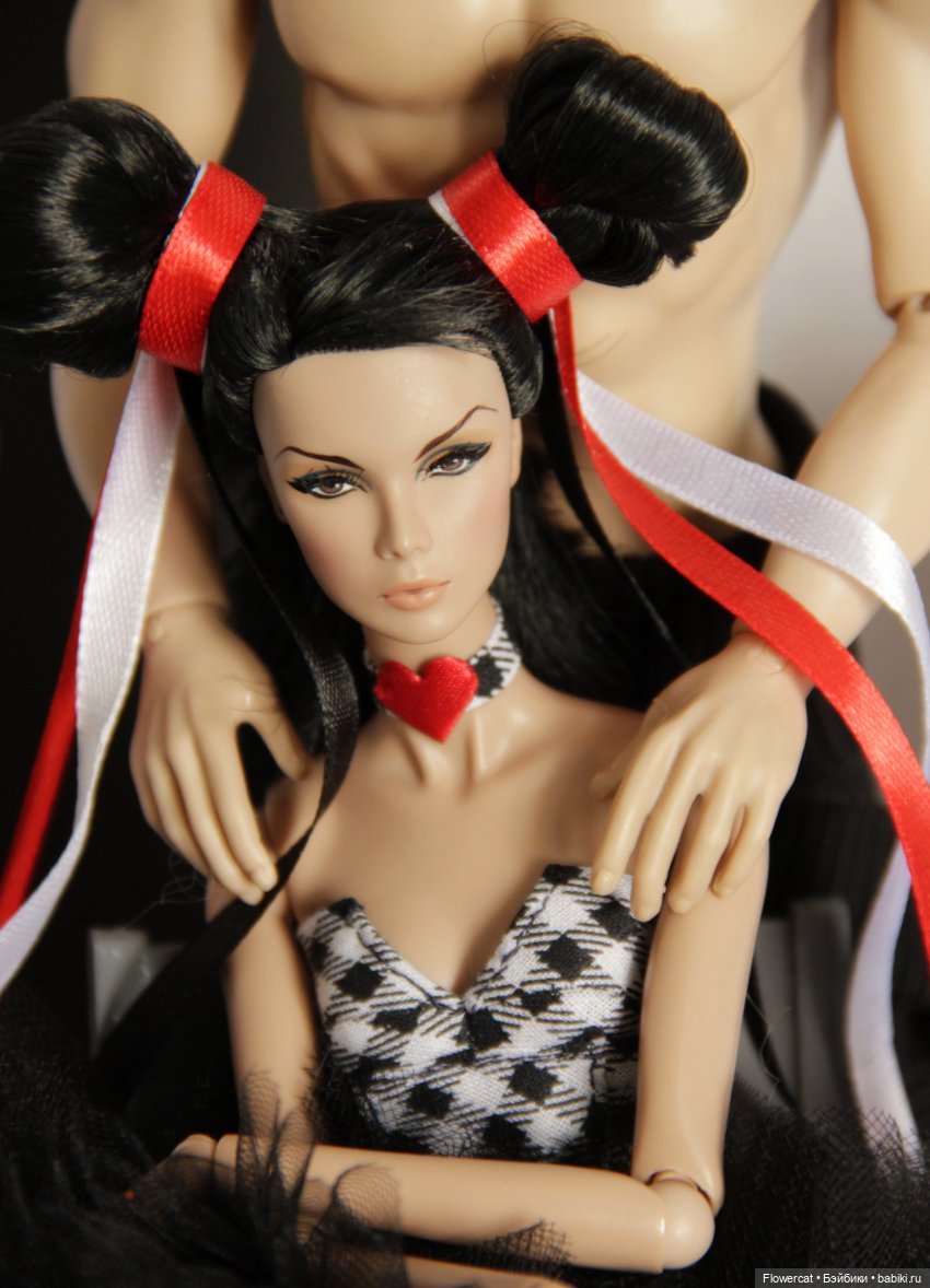 LOVE IS...Сыграть с ним в шахматы