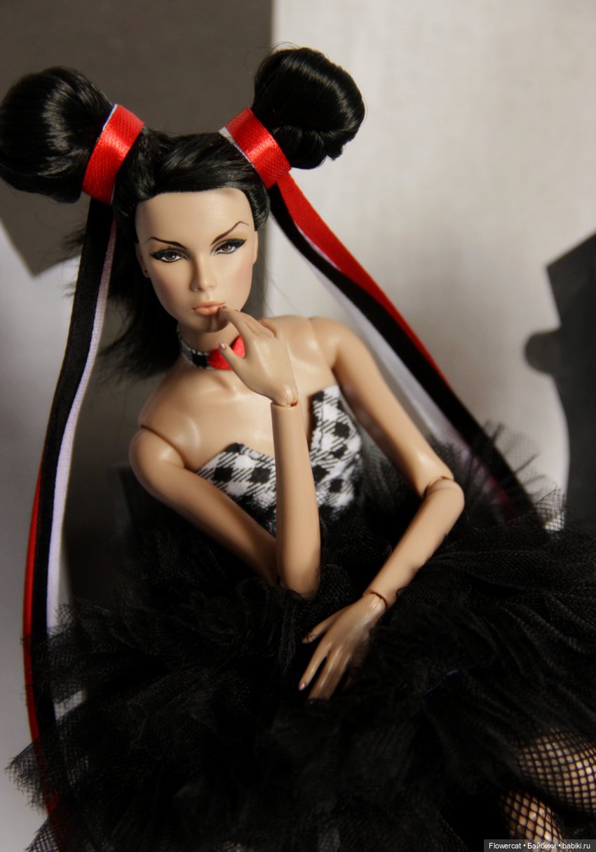 LOVE IS...Сыграть с ним в шахматы