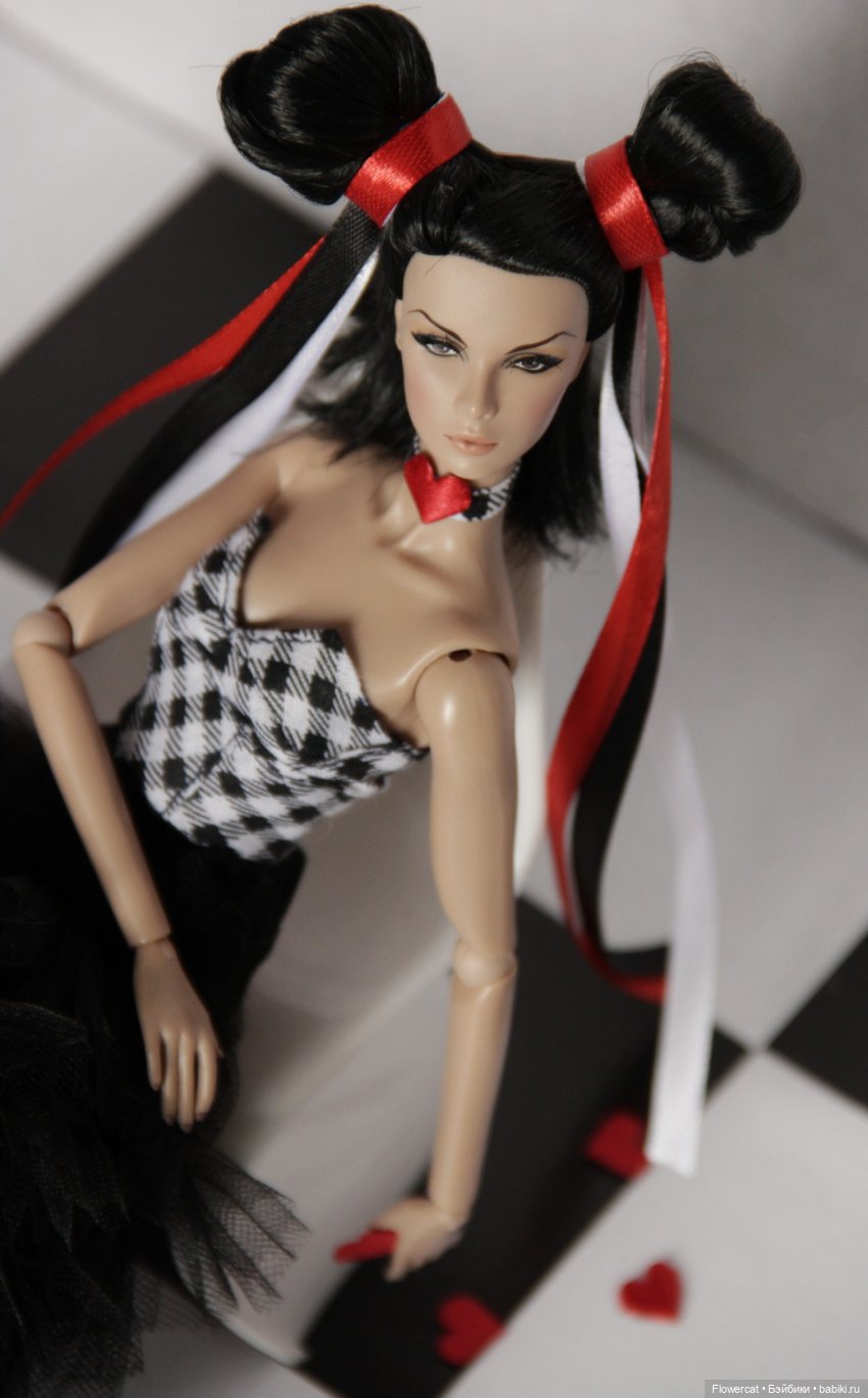 LOVE IS...Сыграть с ним в шахматы