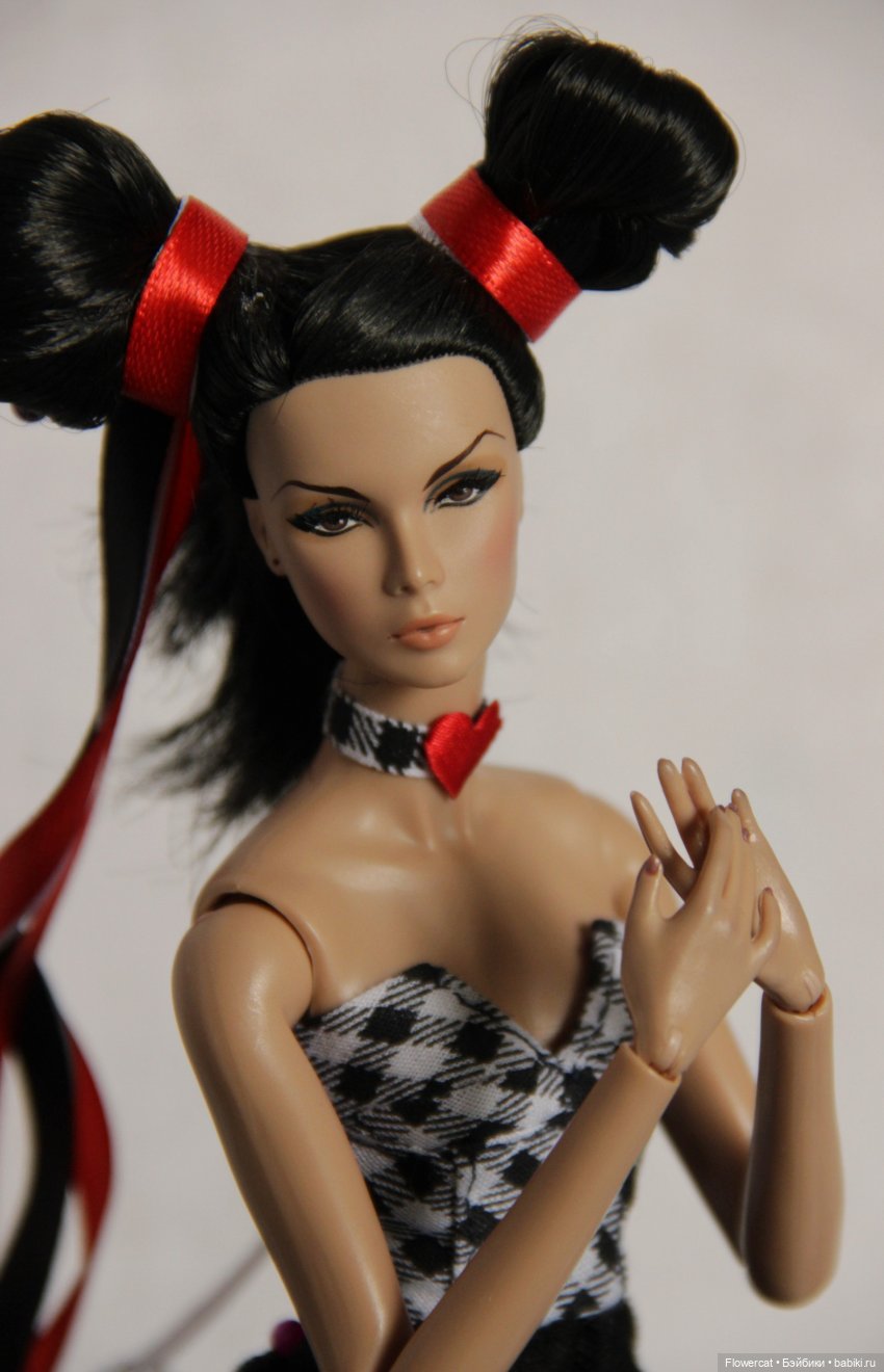 LOVE IS...Сыграть с ним в шахматы