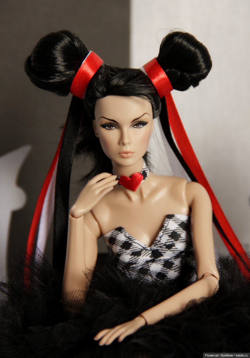 LOVE IS...Сыграть с ним в шахматы