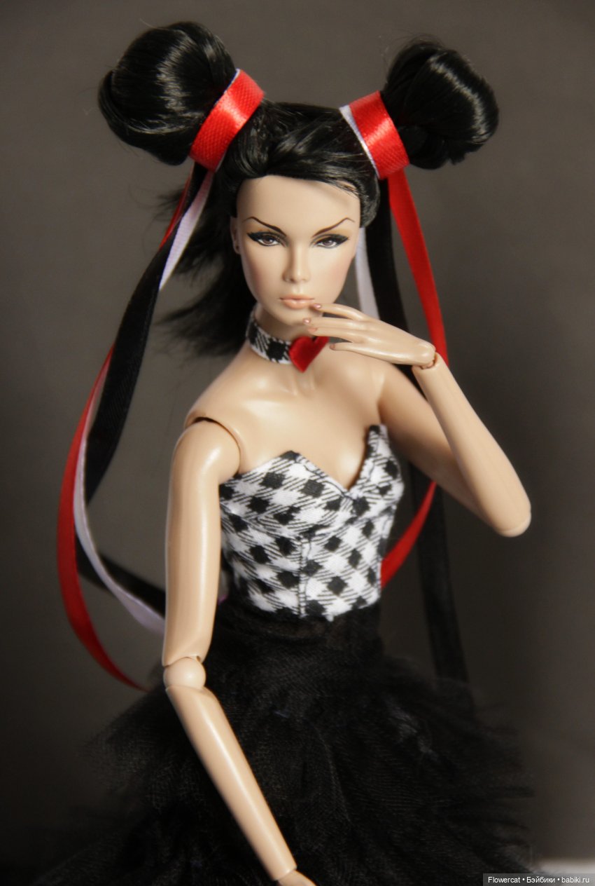 LOVE IS...Сыграть с ним в шахматы