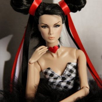 LOVE IS...Сыграть с ним в шахматы