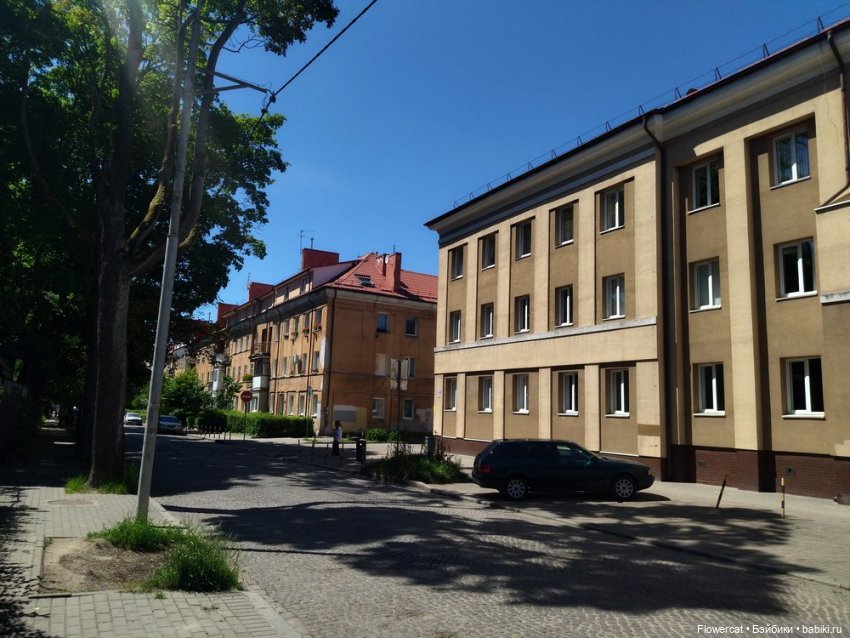 Небольшая прогулка Ульянки по Амалиенау, Хуфену... Солнечные дорожки в тени, архитектура и двери)