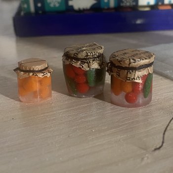 Баночки с соленьями , миниатюра