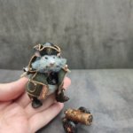Вязаная миниатюрная игрушка крысик пират Джонни Сильверино