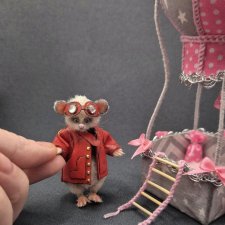 Вязаная мышка-летчица Дусенька Небоедова на воздушном шаре