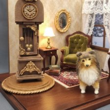Вязанная колли Лисика с винтажными часами авторская миниатюра