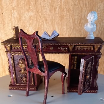 Кукольный кабинетный стол
