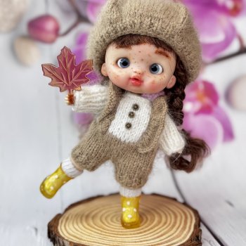 Маняша готовится к осени!