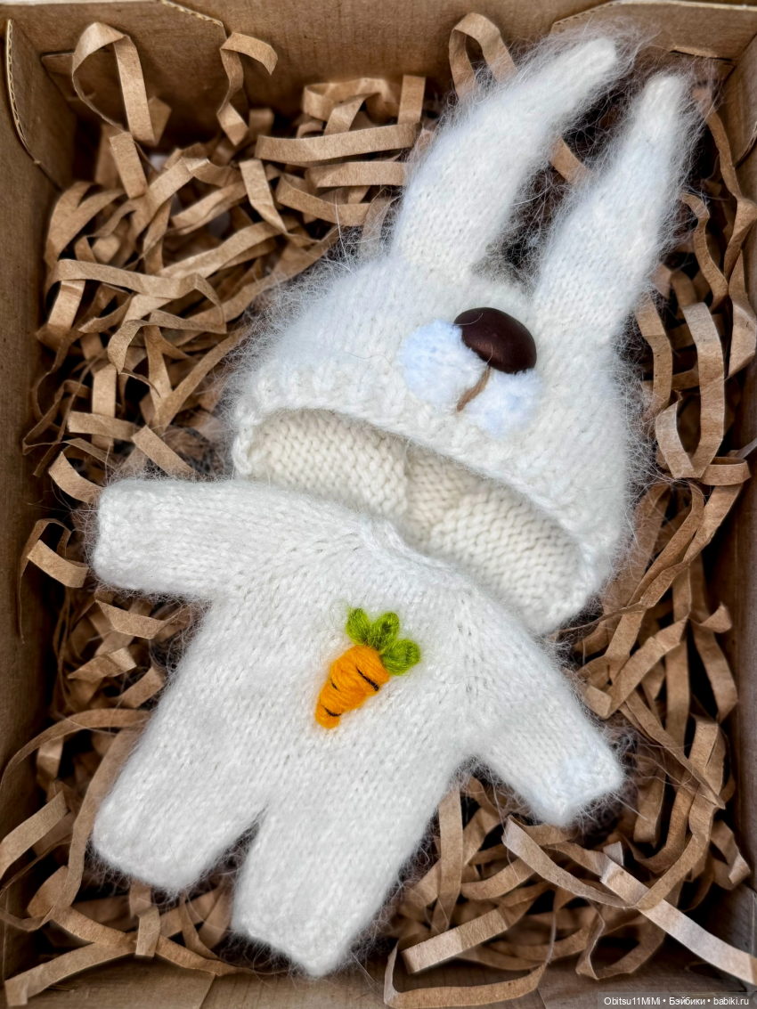 Костюм зайки с вышивкой и лепкой