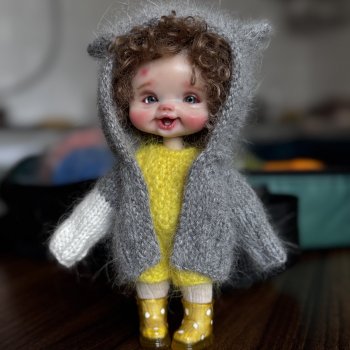 Карди еще не закончен, а Туся уже примеряет!