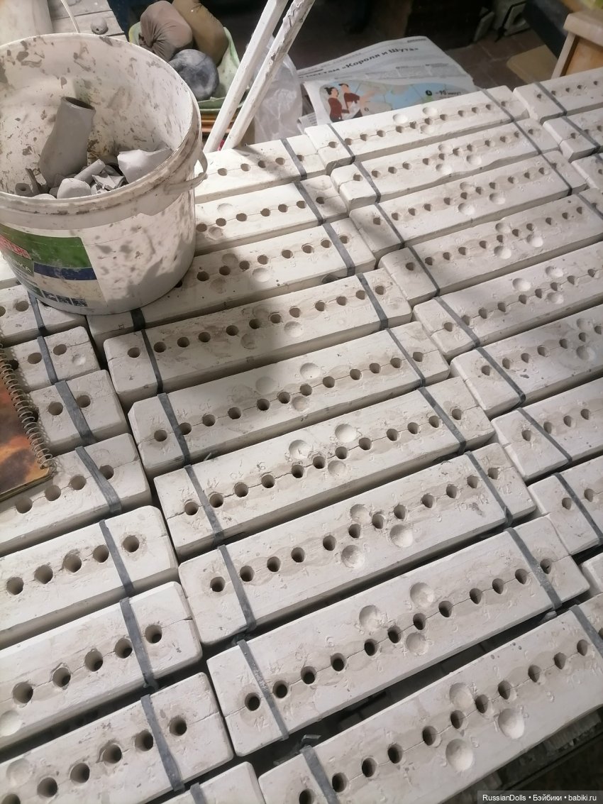 Заливка шликера в формы через отверстия