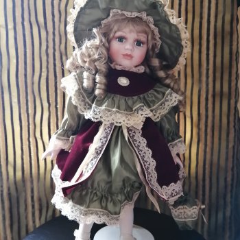 Ещё одна куколка. Распознаем?