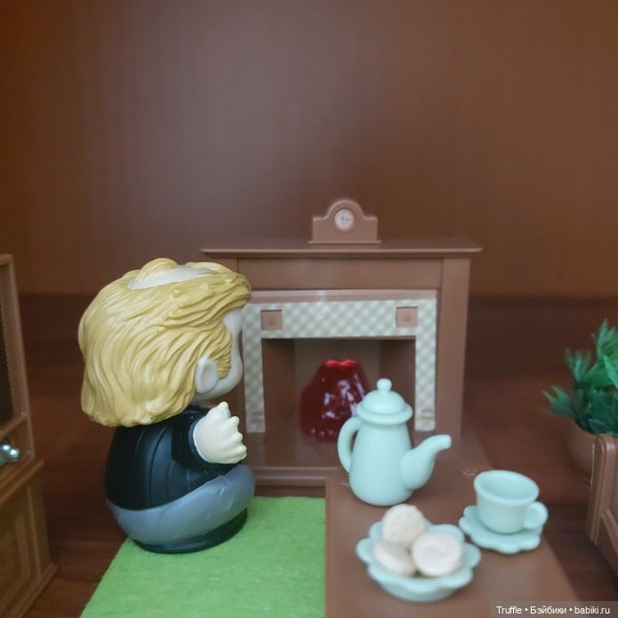 Питер Петтигрю (Little People) и мебель для гостиной