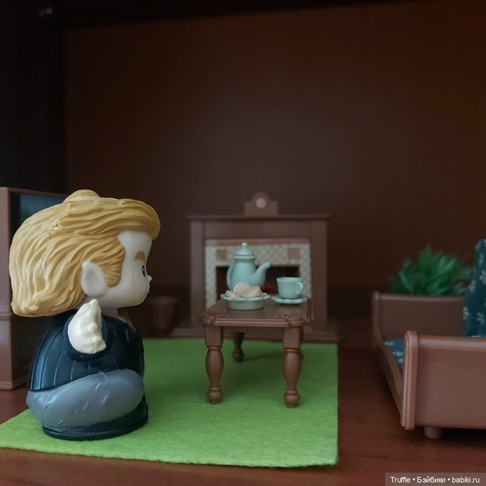 Питер Петтигрю (Little People) и мебель для гостиной