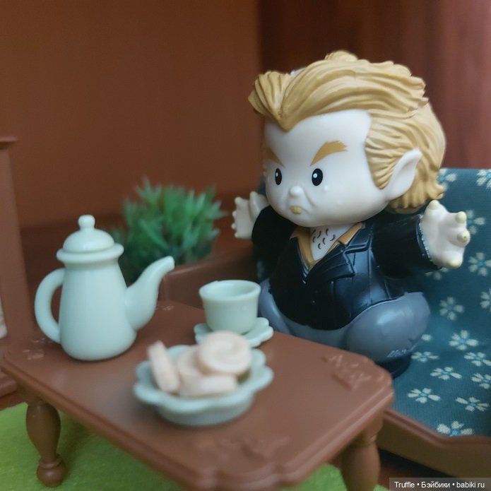 Питер Петтигрю (Little People) и мебель для гостиной