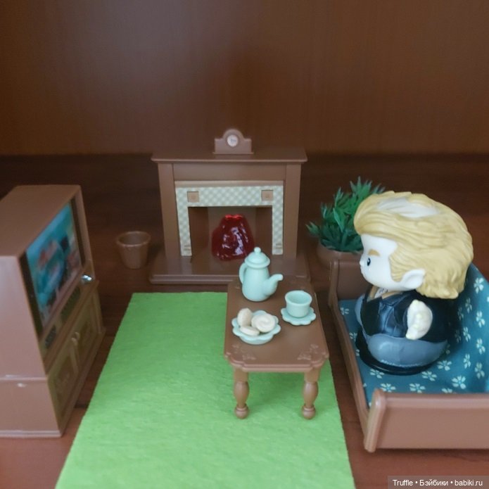 Питер Петтигрю (Little People) и мебель для гостиной