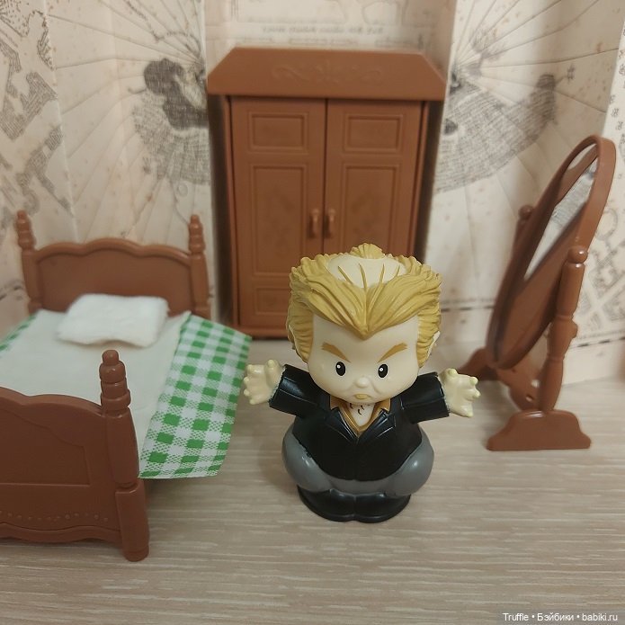 Питер Петтигрю, Little People