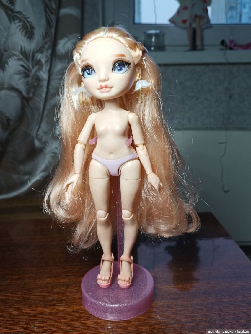 Знакомство: Виктория от Rainbow High