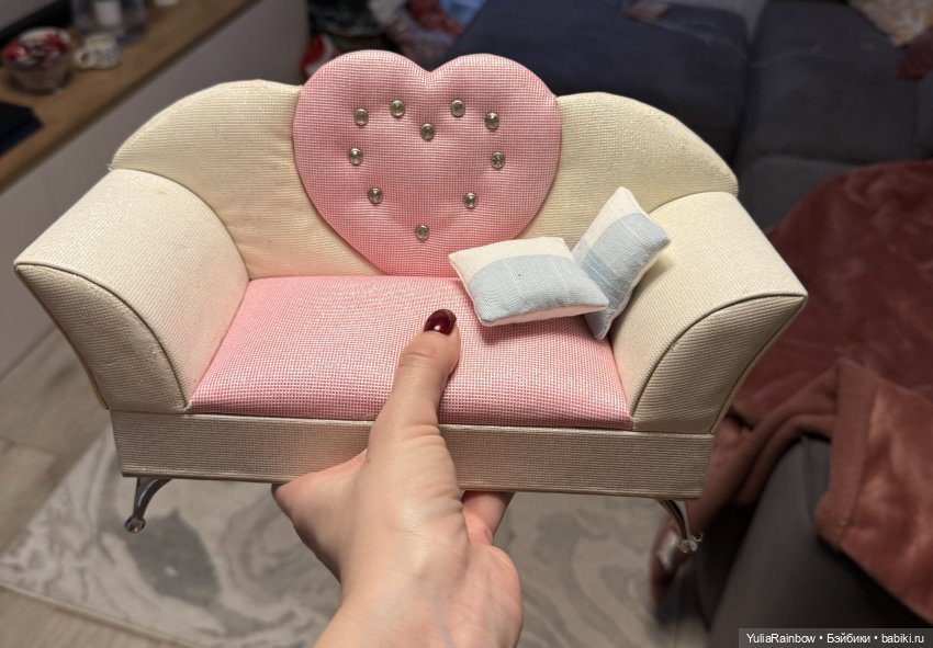 Такой был)) это шкатулка на самом деле. На нем сидела Виктория - первая Виктория и первая положившая начало коллекции 😆