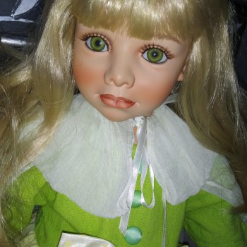 Незнакомка. Очень красивая ,кто знает автора куклы?