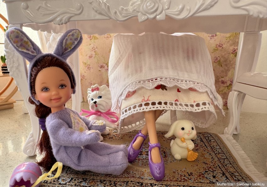 А вы в детстве любили сидеть под столом?