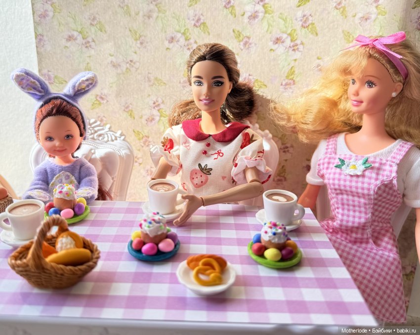 Собственно все собрались поедать вкуснейшие куличи 🪺