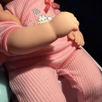 Помогите разобраться как сгладить тело куклы бэби Борн