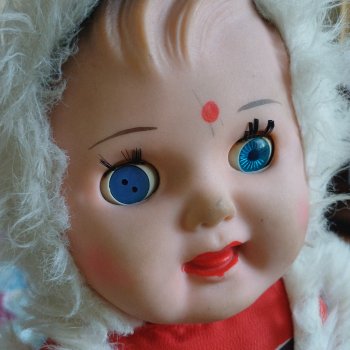 Кто это? Китайская старинная кукла?